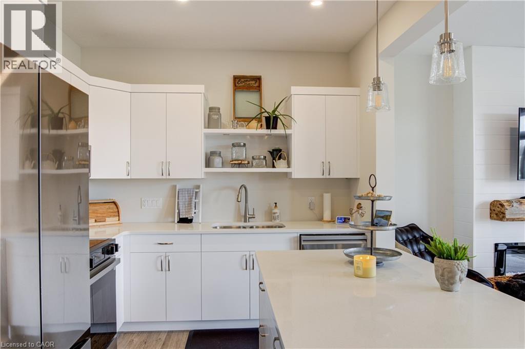 38 Canary Street, Tillsonburg, ON - Indoor Photo Showing Kitchen