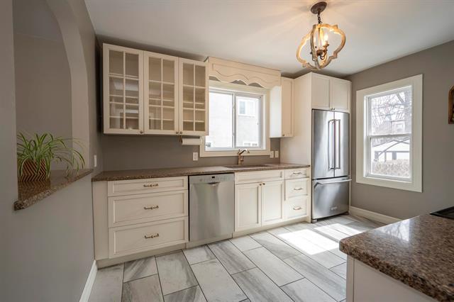 48 Rosewarne Ave, Winnipeg, MB