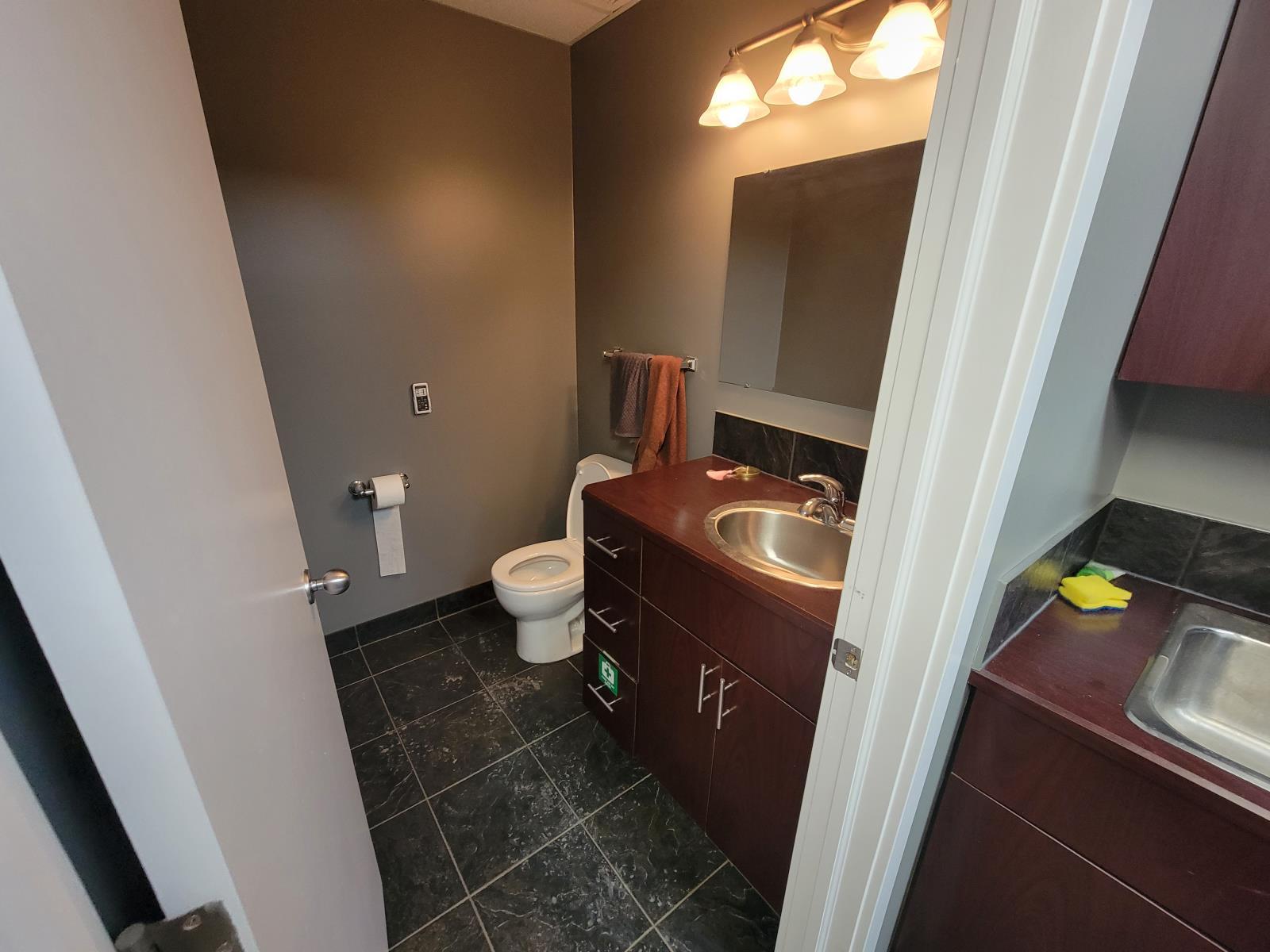 131 Yellowhead Road, Spruce Grove, AB