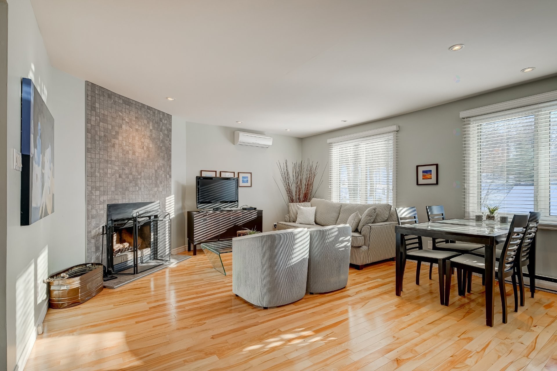 Vue d'ensemble - 161C Rue Montcalm, Bromont, QC - Indoor Photo Showing Living Room With Fireplace