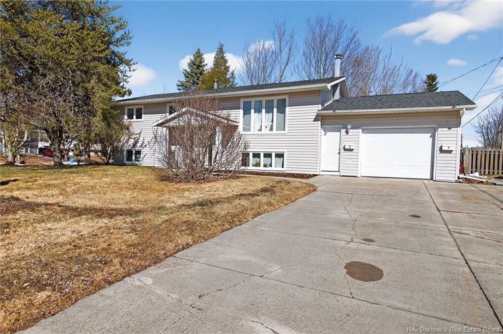 23 Pembroke St, Riverview, NB