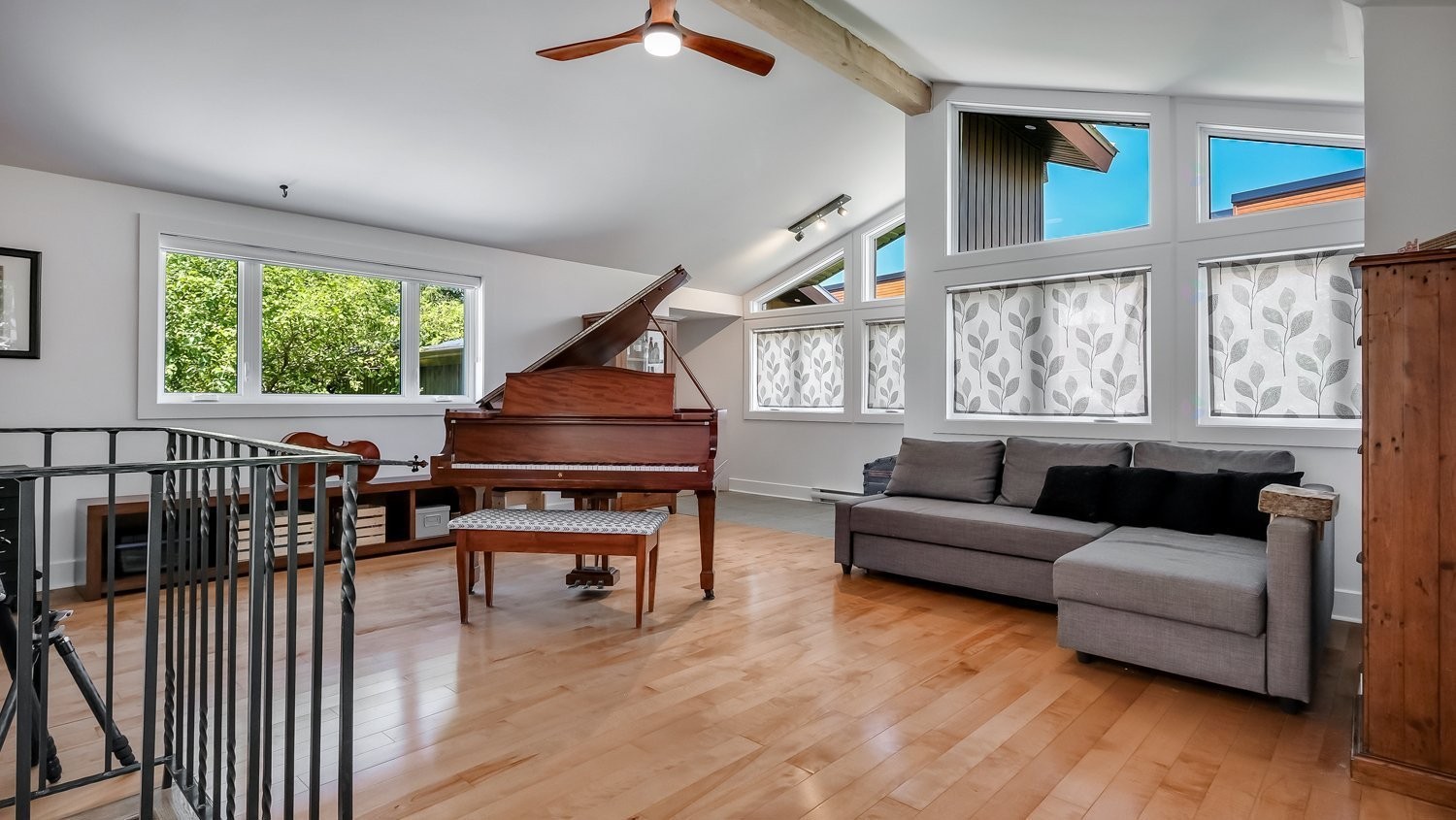 Salle familiale - 315 Rue Des Sables, Otterburn Park, QC - Indoor