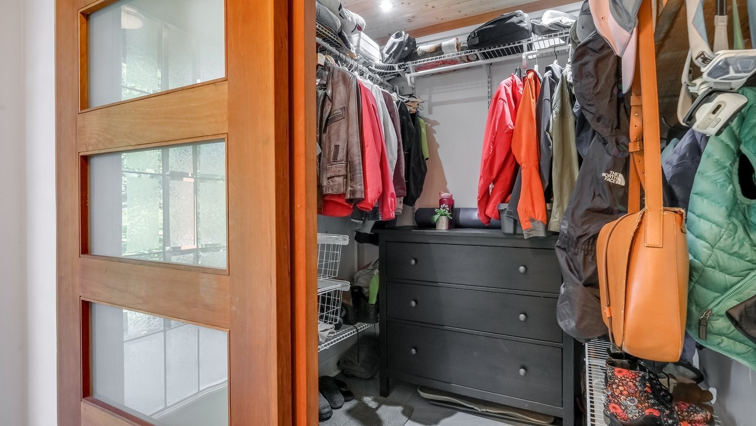 Hall d'entrée/Vestibule - 315 Rue Des Sables, Otterburn Park, QC - Indoor With Storage