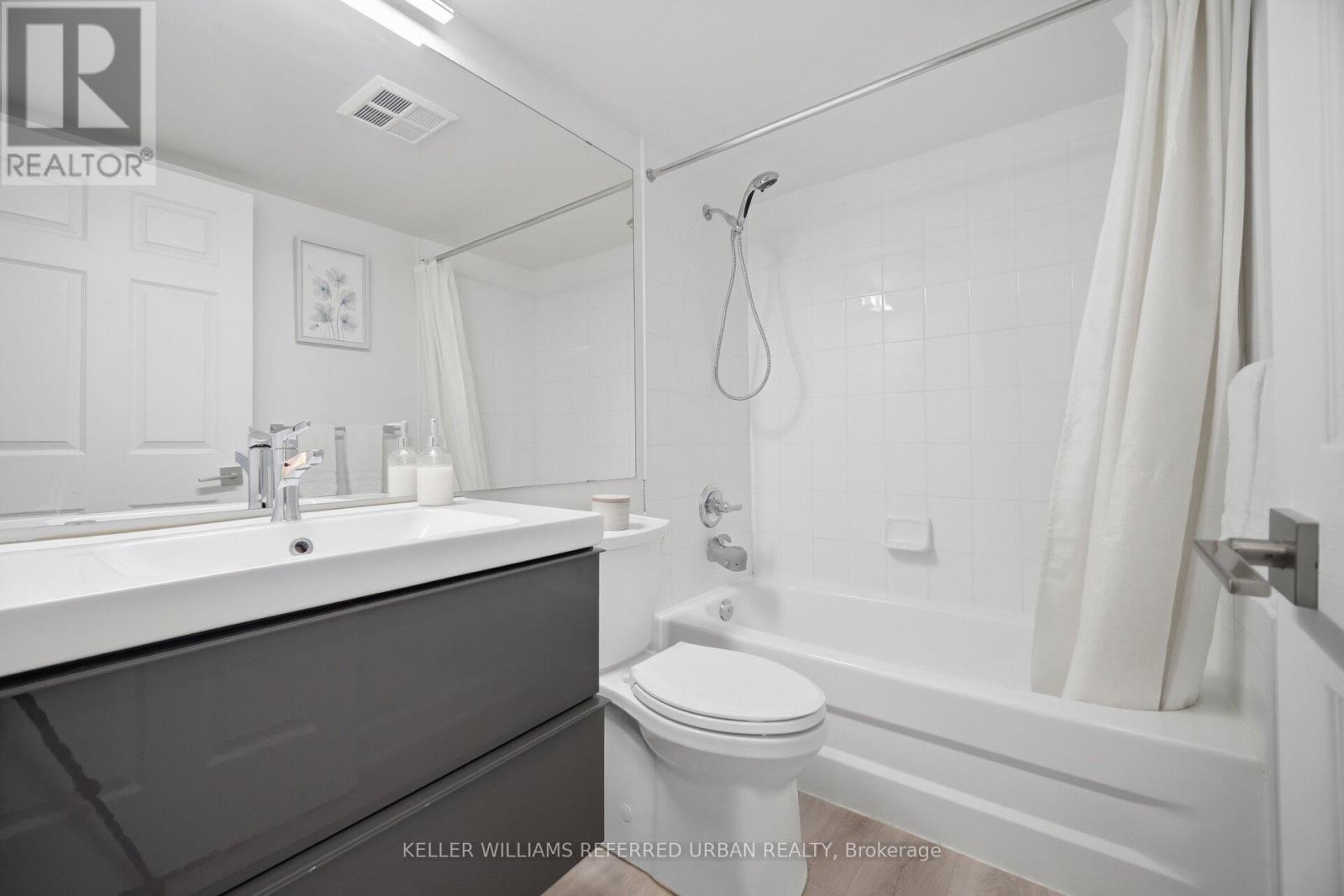 707 - 190 Manitoba Street, Toronto, ON - Indoor Photo Showing Bathroom