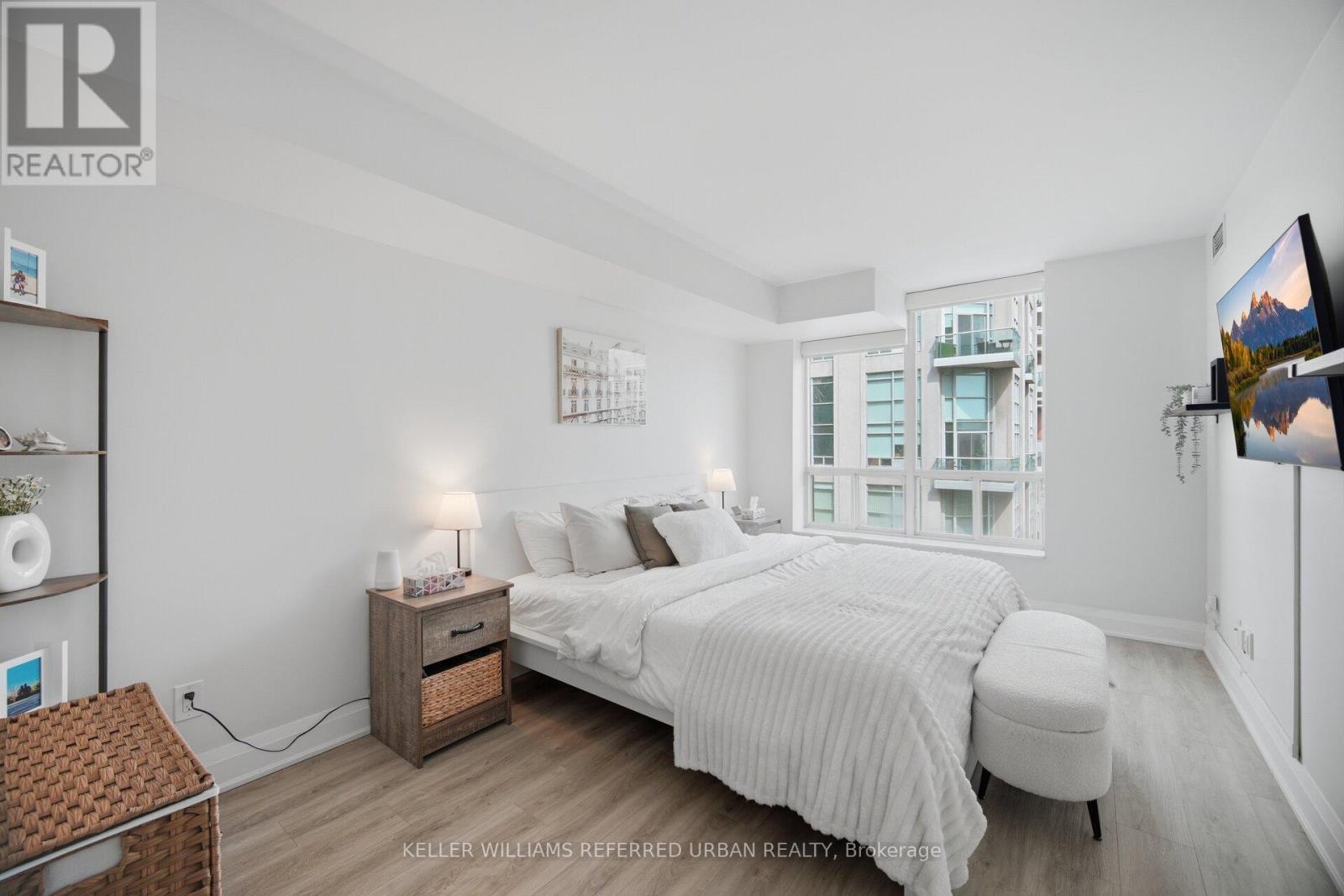 707 - 190 Manitoba Street, Toronto, ON - Indoor Photo Showing Bedroom