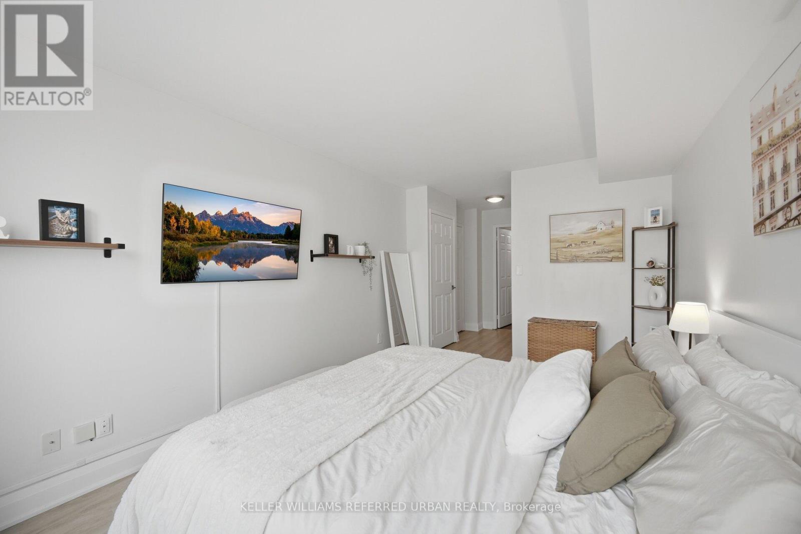 707 - 190 Manitoba Street, Toronto, ON - Indoor Photo Showing Bedroom