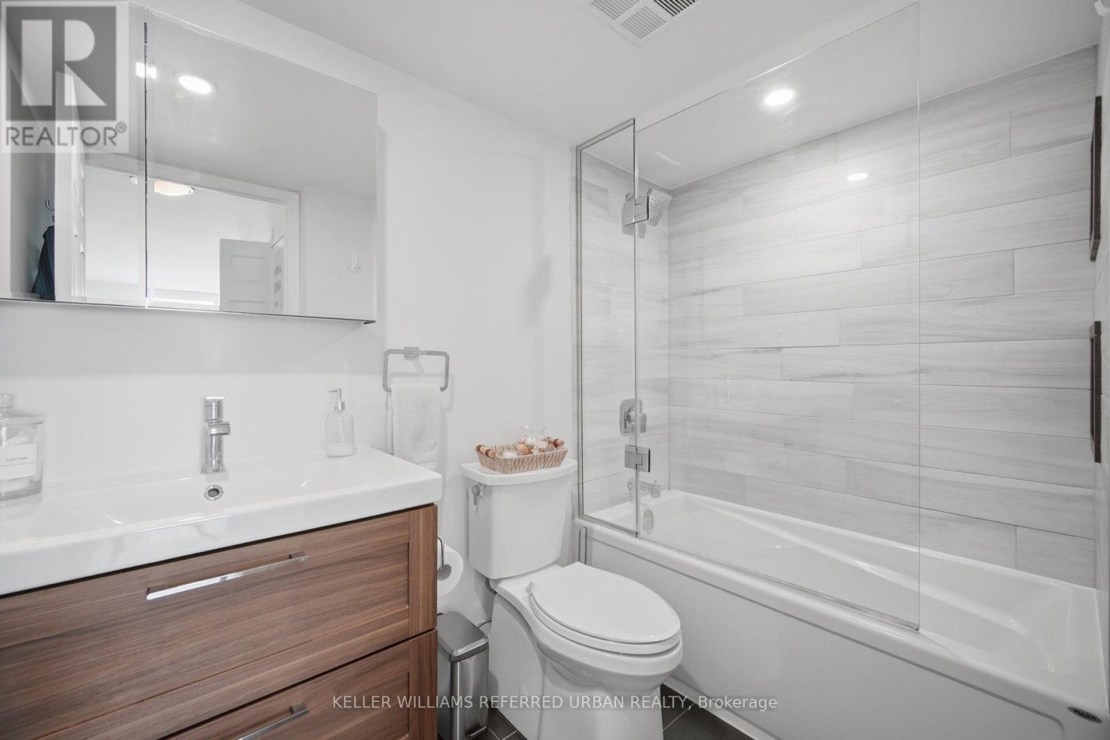 707 - 190 Manitoba Street, Toronto, ON - Indoor Photo Showing Bathroom