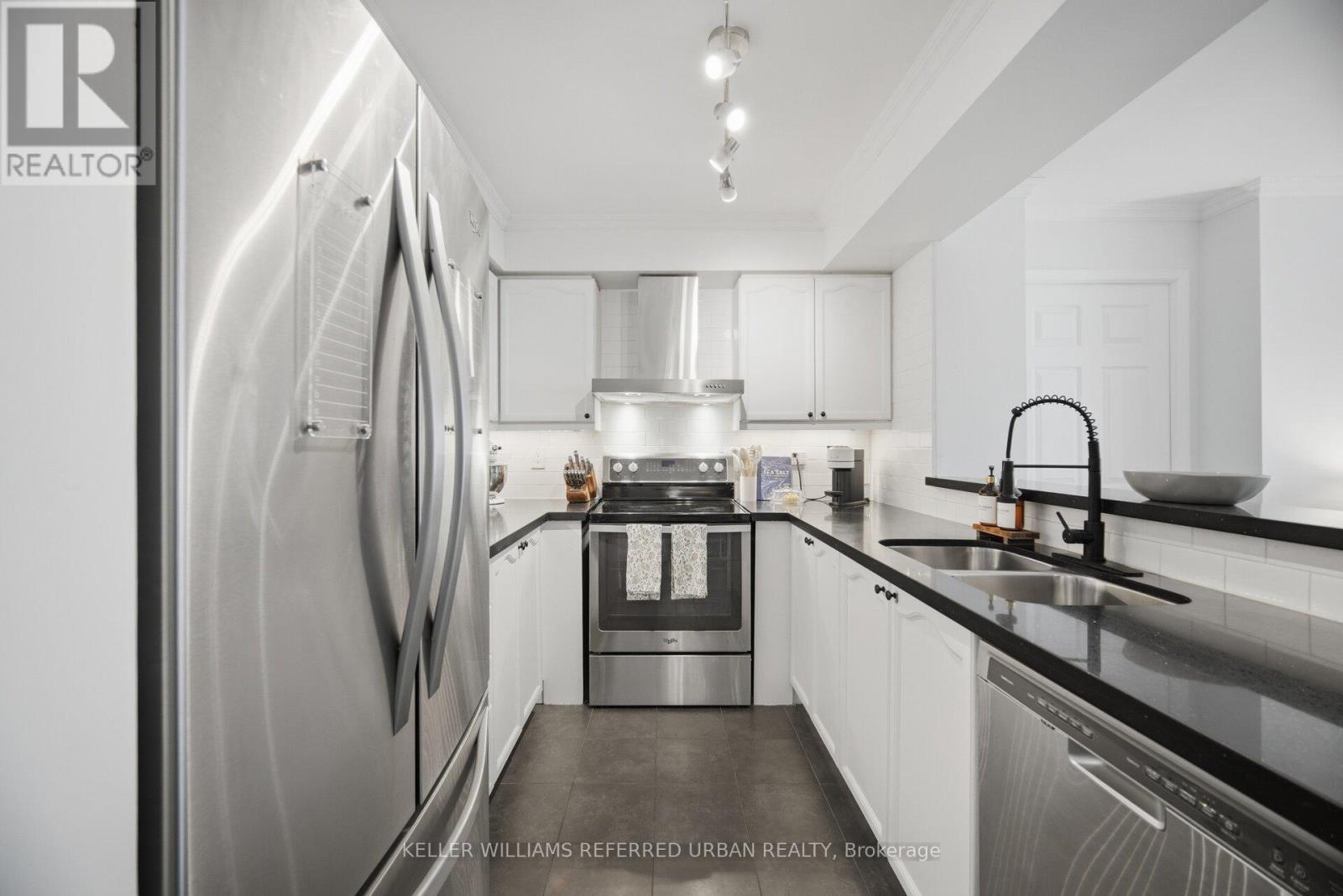 707 - 190 Manitoba Street, Toronto, ON - Indoor Photo Showing Kitchen With Double Sink With Upgraded Kitchen