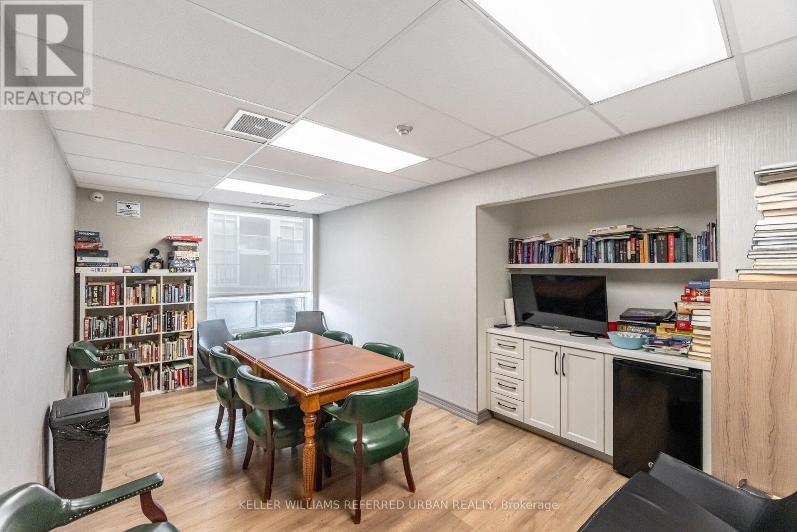 707 - 190 Manitoba Street, Toronto, ON - Indoor