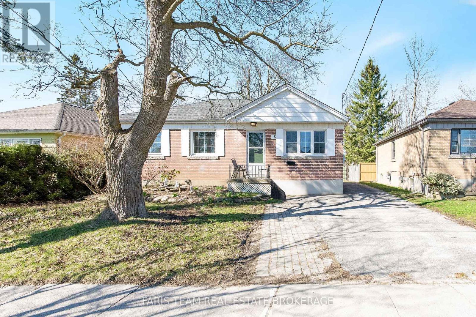 18 Newton Street, Barrie, ON - Outdoor