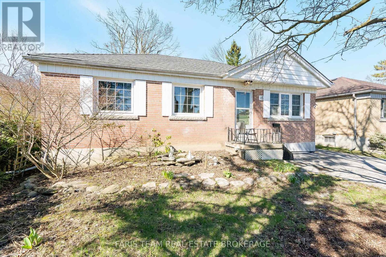 18 Newton Street, Barrie, ON - Outdoor