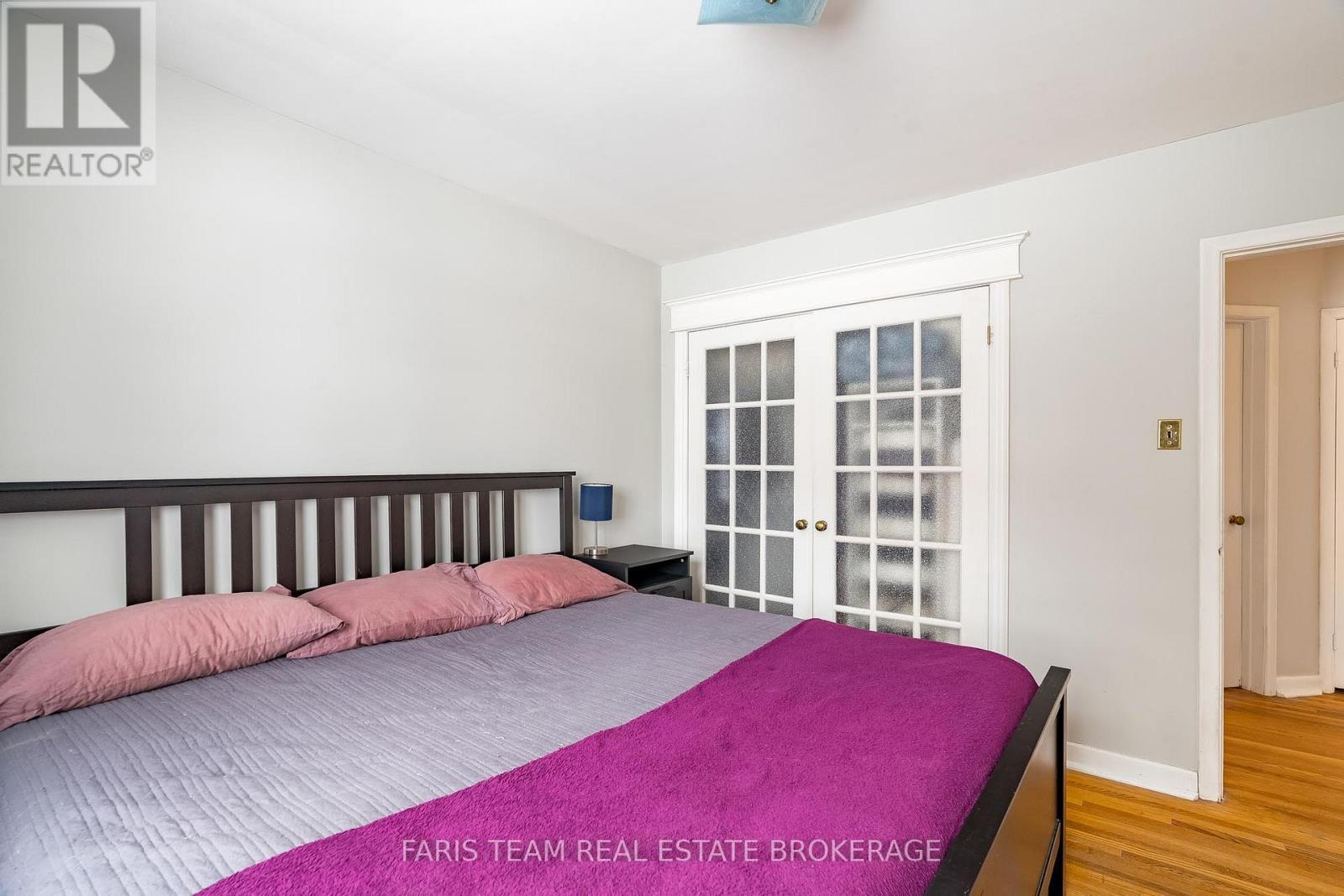 18 Newton Street, Barrie, ON - Indoor Photo Showing Bedroom