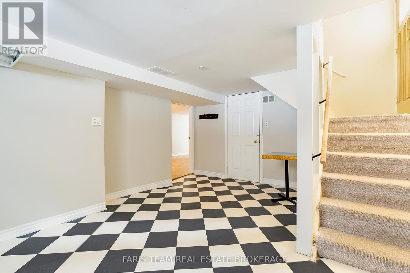 18 Newton Street, Barrie, ON - Indoor Photo Showing Other Room