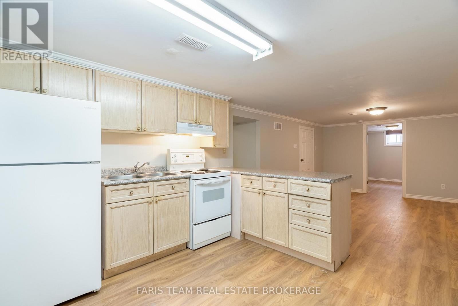 18 Newton Street, Barrie, ON - Indoor Photo Showing Kitchen With Double Sink