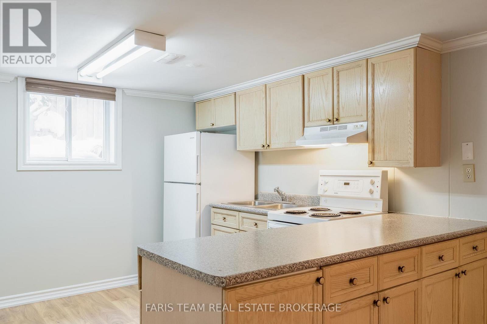 18 Newton Street, Barrie, ON - Indoor Photo Showing Kitchen With Double Sink