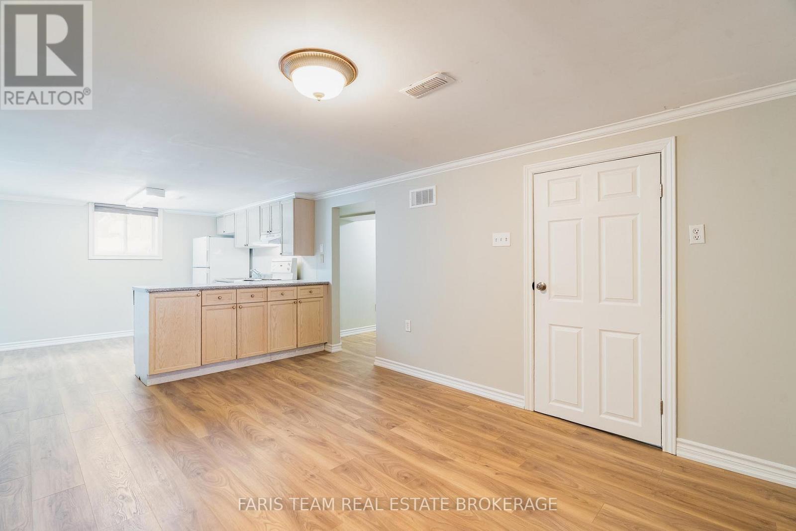 18 Newton Street, Barrie, ON - Indoor