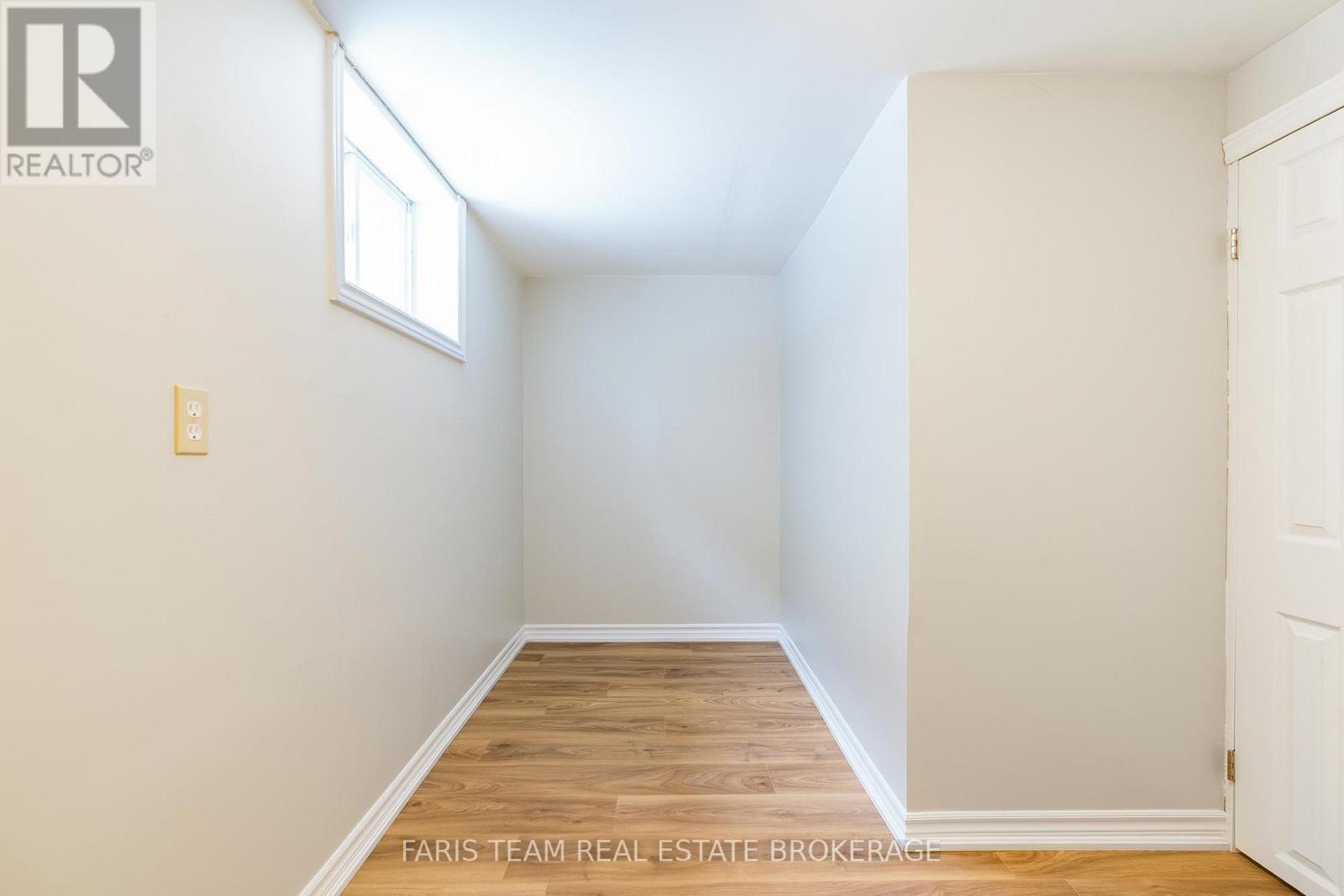 18 Newton Street, Barrie, ON - Indoor Photo Showing Other Room