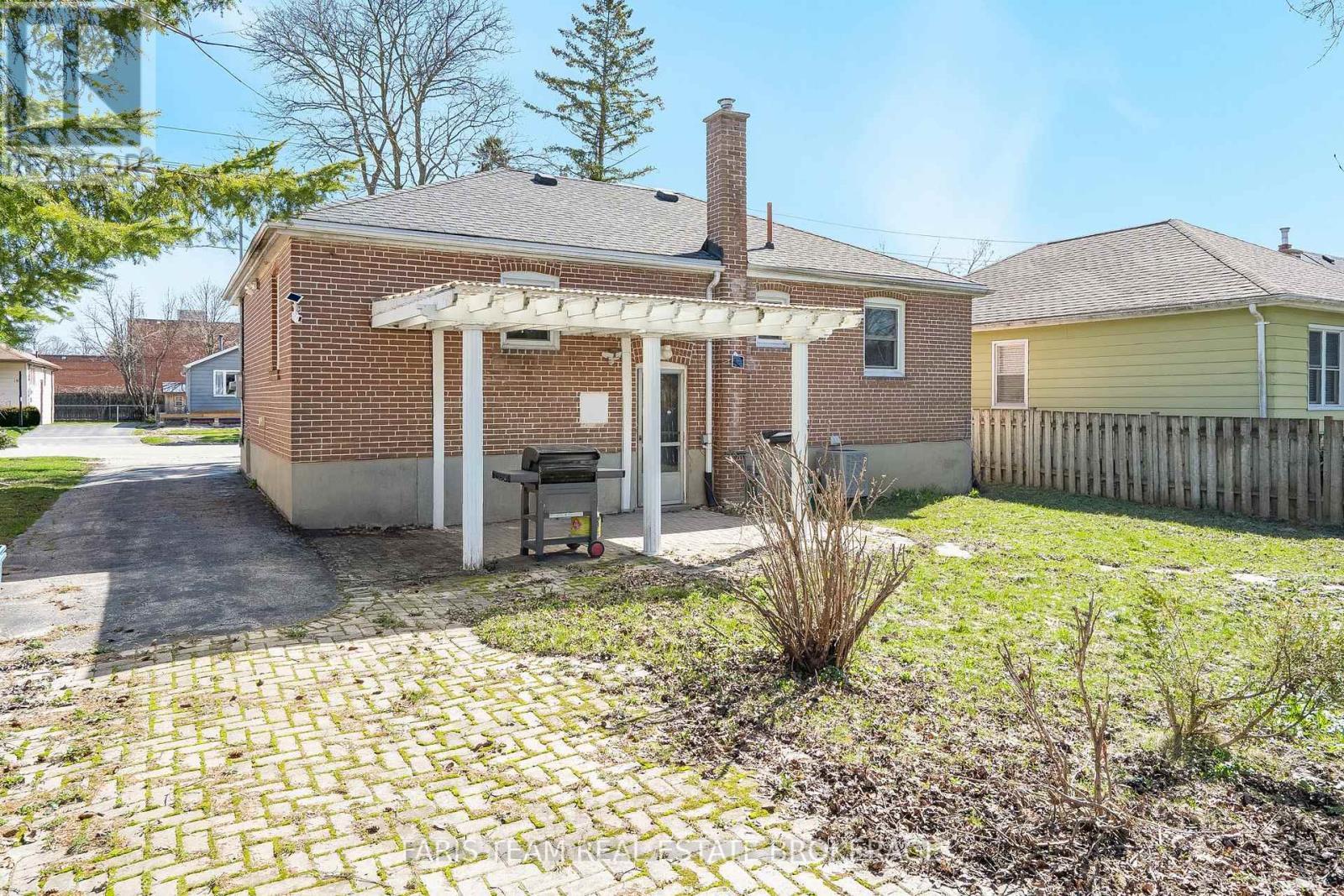 18 Newton Street, Barrie, ON - Outdoor