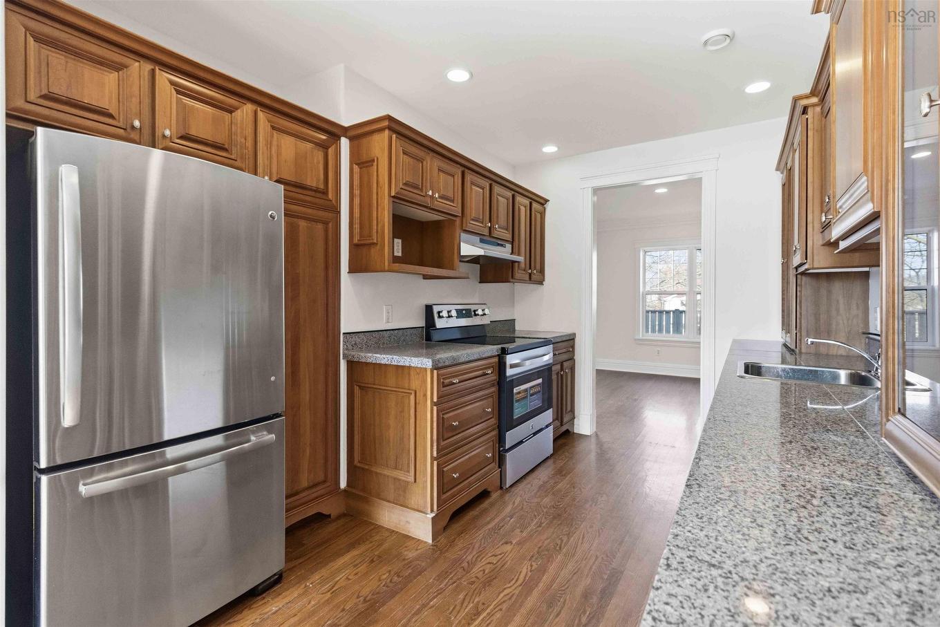 24 King Street, Dartmouth, NS