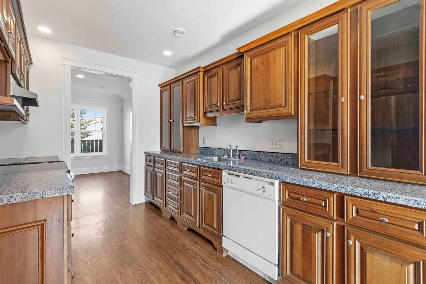 24 King Street, Dartmouth, NS