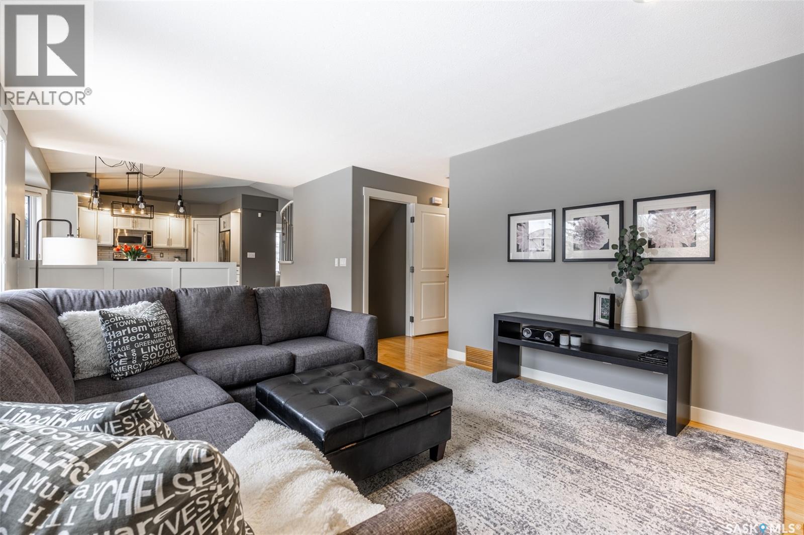 922 Budz Green, Saskatoon, SK - Indoor Photo Showing Living Room