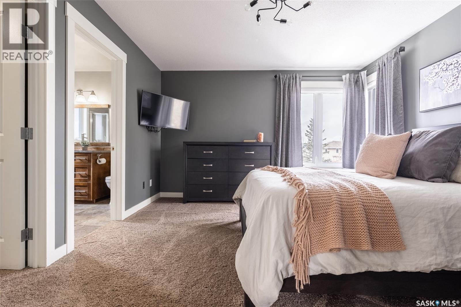 922 Budz Green, Saskatoon, SK - Indoor Photo Showing Bedroom