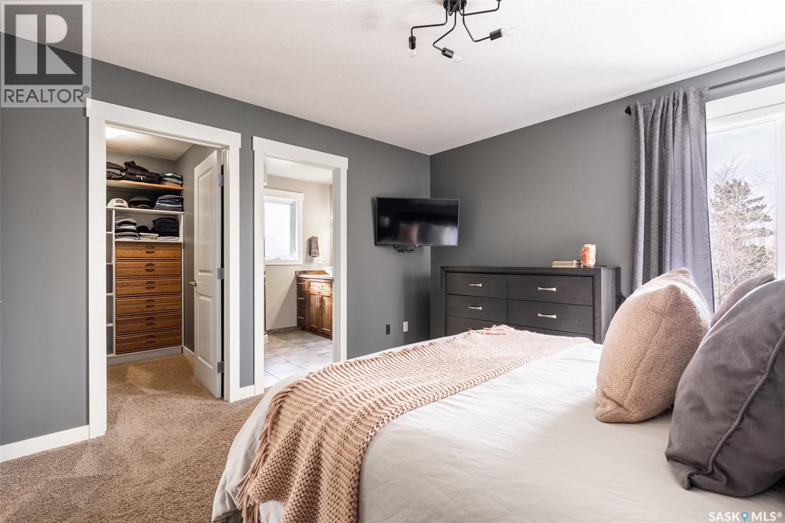 922 Budz Green, Saskatoon, SK - Indoor Photo Showing Bedroom