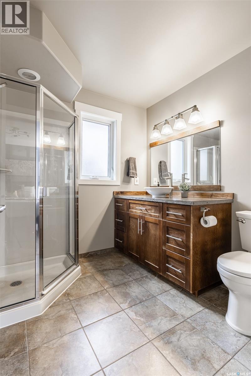 922 Budz Green, Saskatoon, SK - Indoor Photo Showing Bathroom