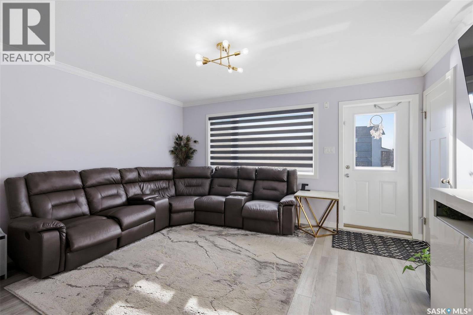 263 250 Akhtar Bend, Saskatoon, SK - Indoor Photo Showing Living Room