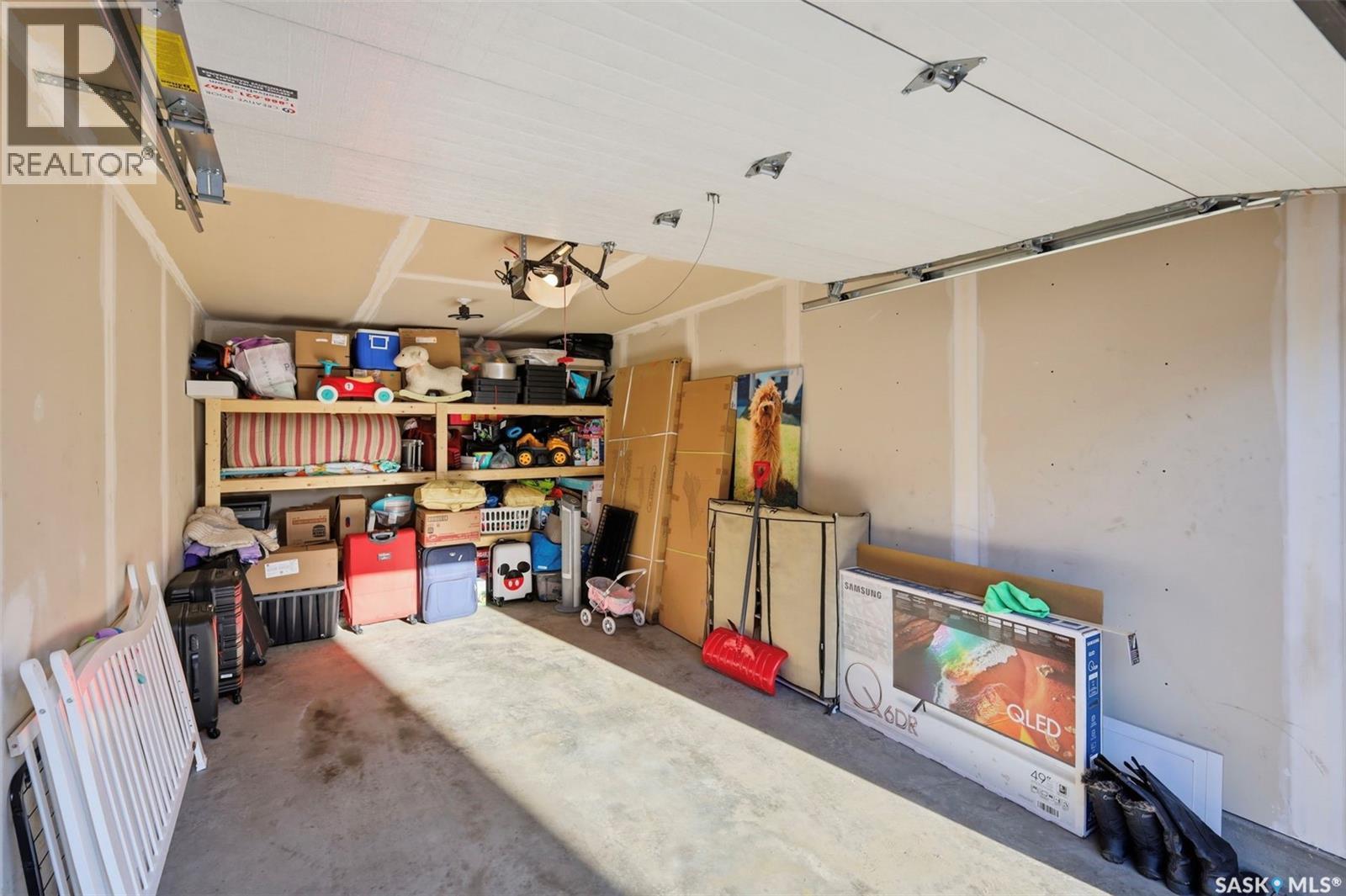 263 250 Akhtar Bend, Saskatoon, SK - Indoor