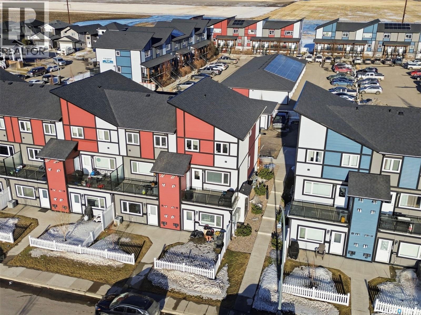 263 250 Akhtar Bend, Saskatoon, SK -