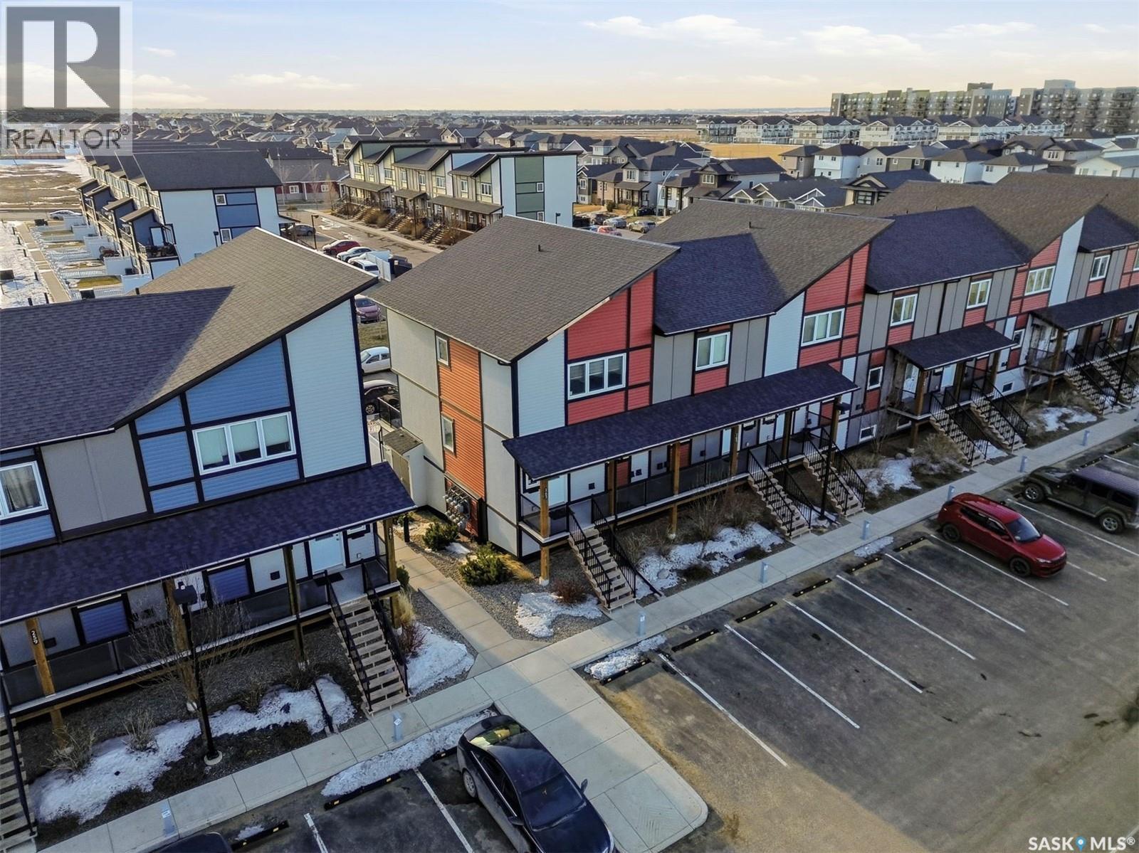 263 250 Akhtar Bend, Saskatoon, SK - Outdoor