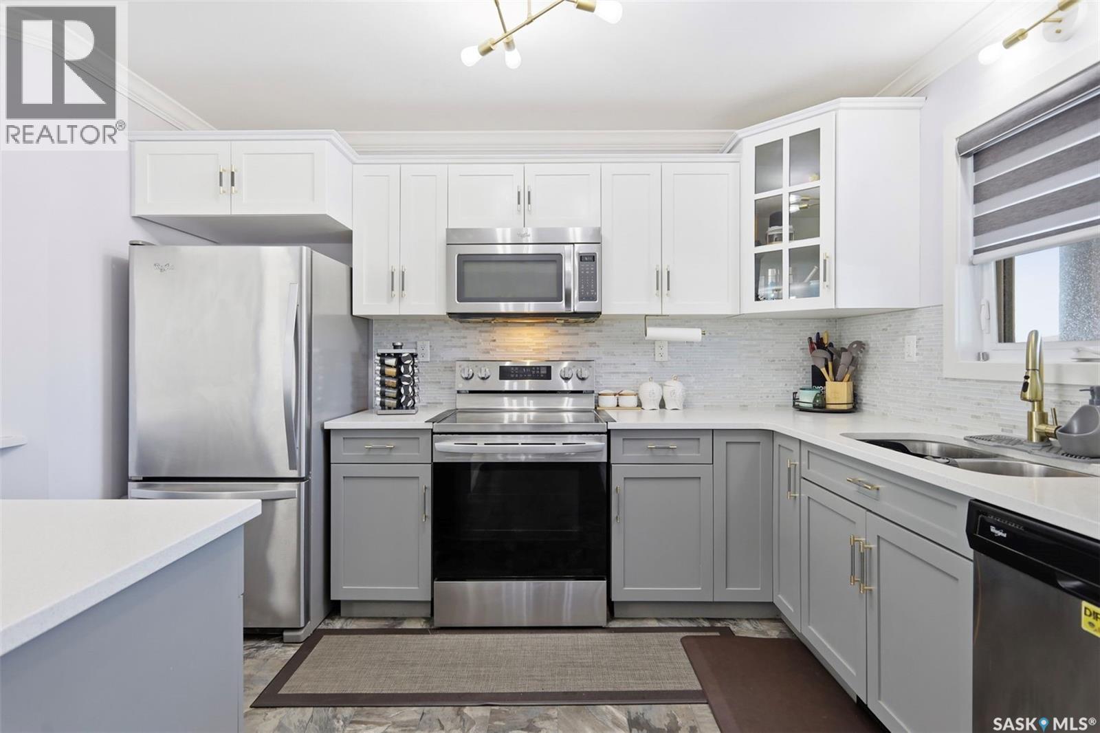 263 250 Akhtar Bend, Saskatoon, SK - Indoor Photo Showing Kitchen With Stainless Steel Kitchen With Double Sink With Upgraded Kitchen