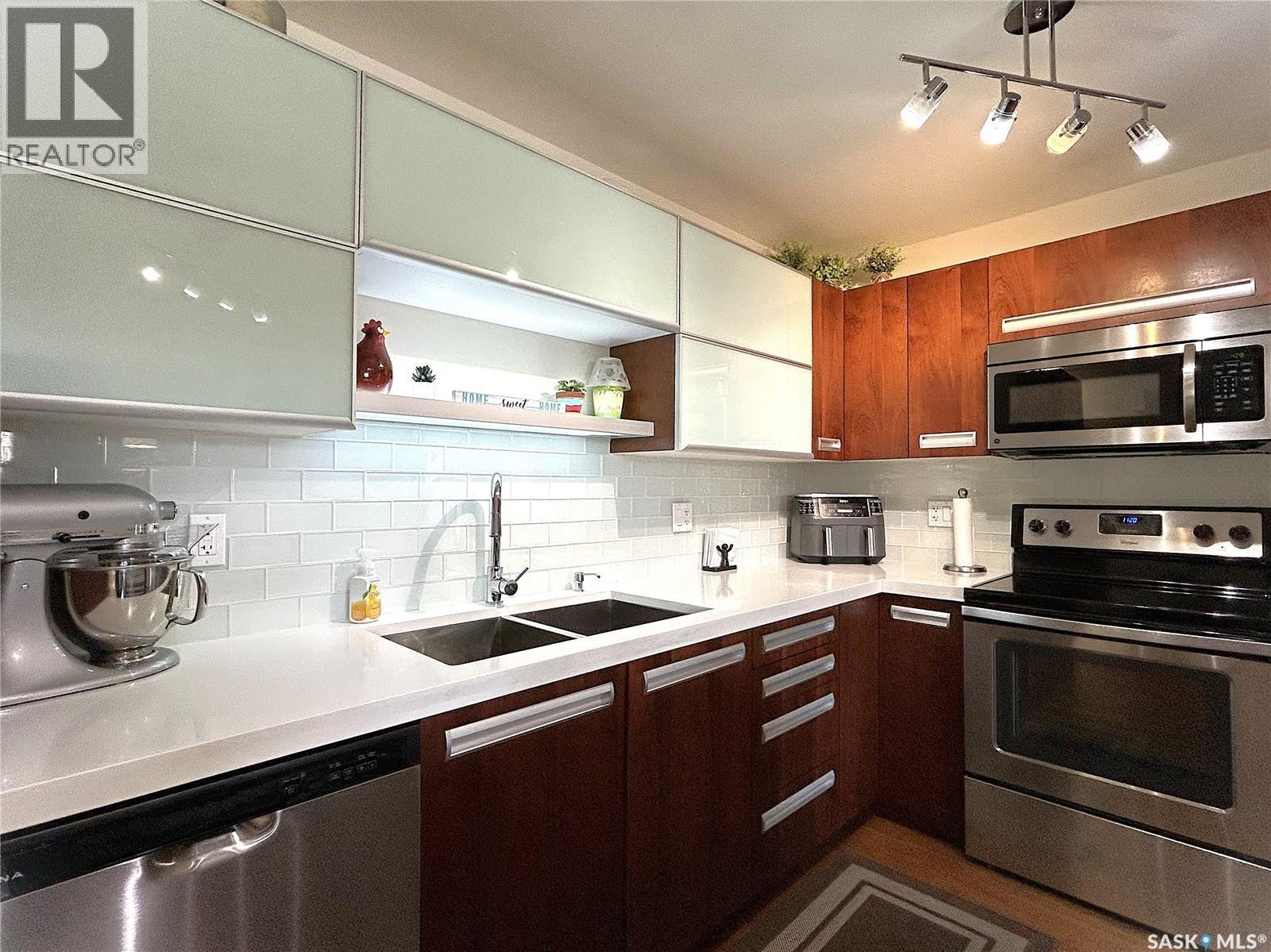 1603 1015 Patrick Crescent, Saskatoon, SK - Indoor Photo Showing Kitchen With Double Sink With Upgraded Kitchen