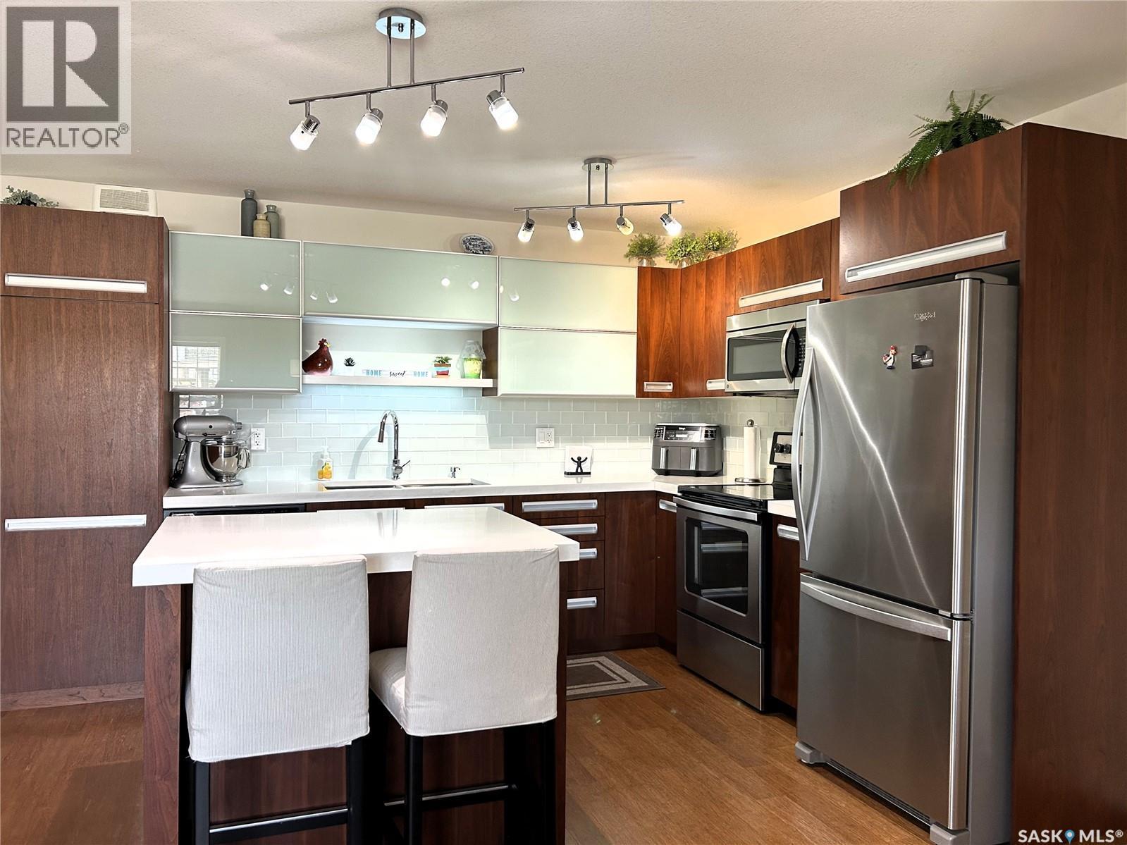 1603 1015 Patrick Crescent, Saskatoon, SK - Indoor Photo Showing Kitchen With Double Sink With Upgraded Kitchen