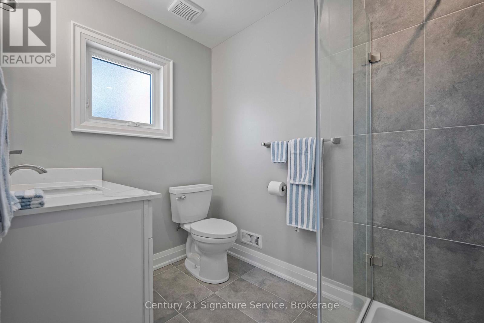 2362 Denise Road, Mississauga, ON - Indoor Photo Showing Bathroom