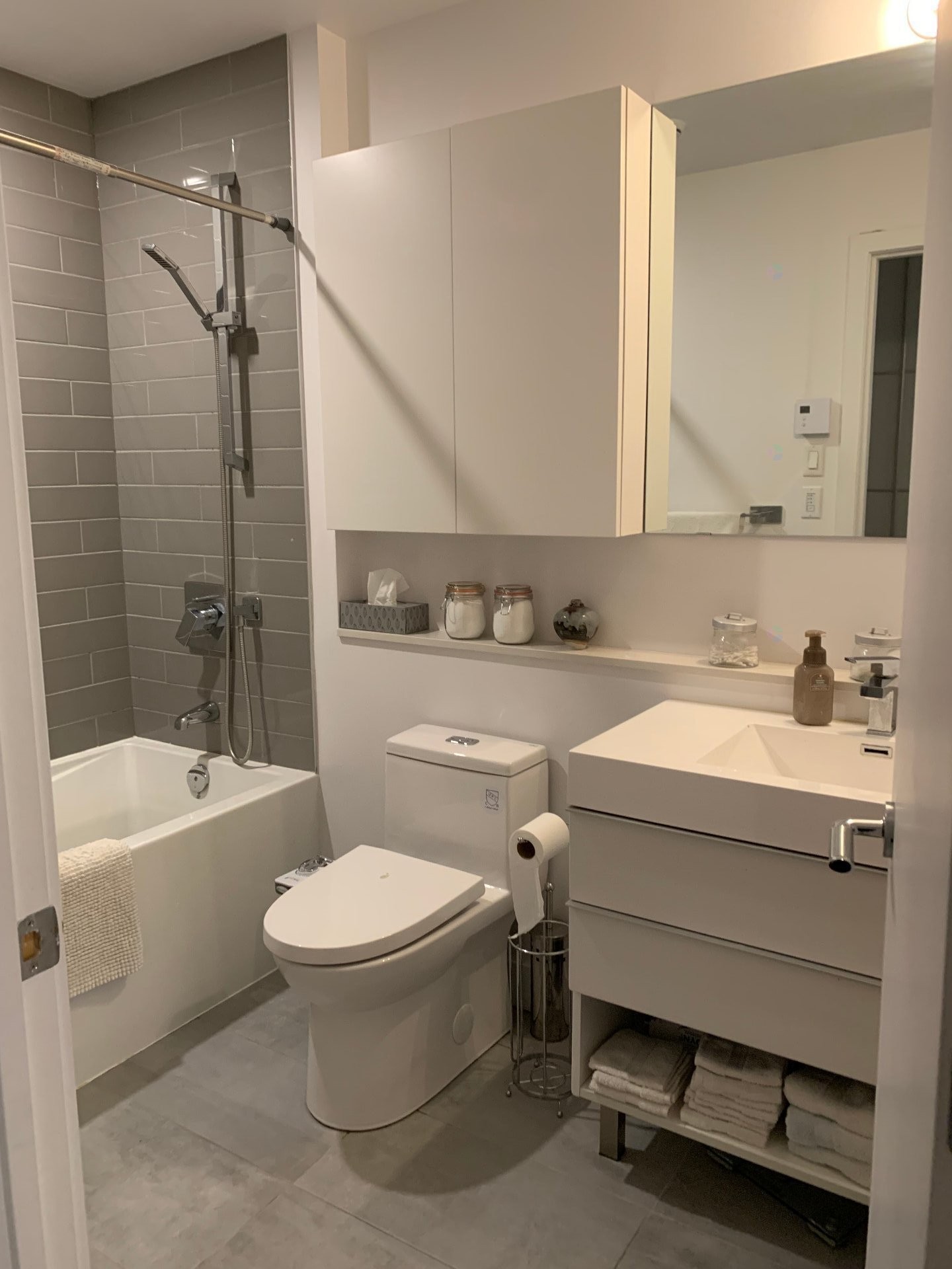 Bathroom - 105-4 Av. Donegani, Pointe-Claire, QC - Indoor Photo Showing Bathroom