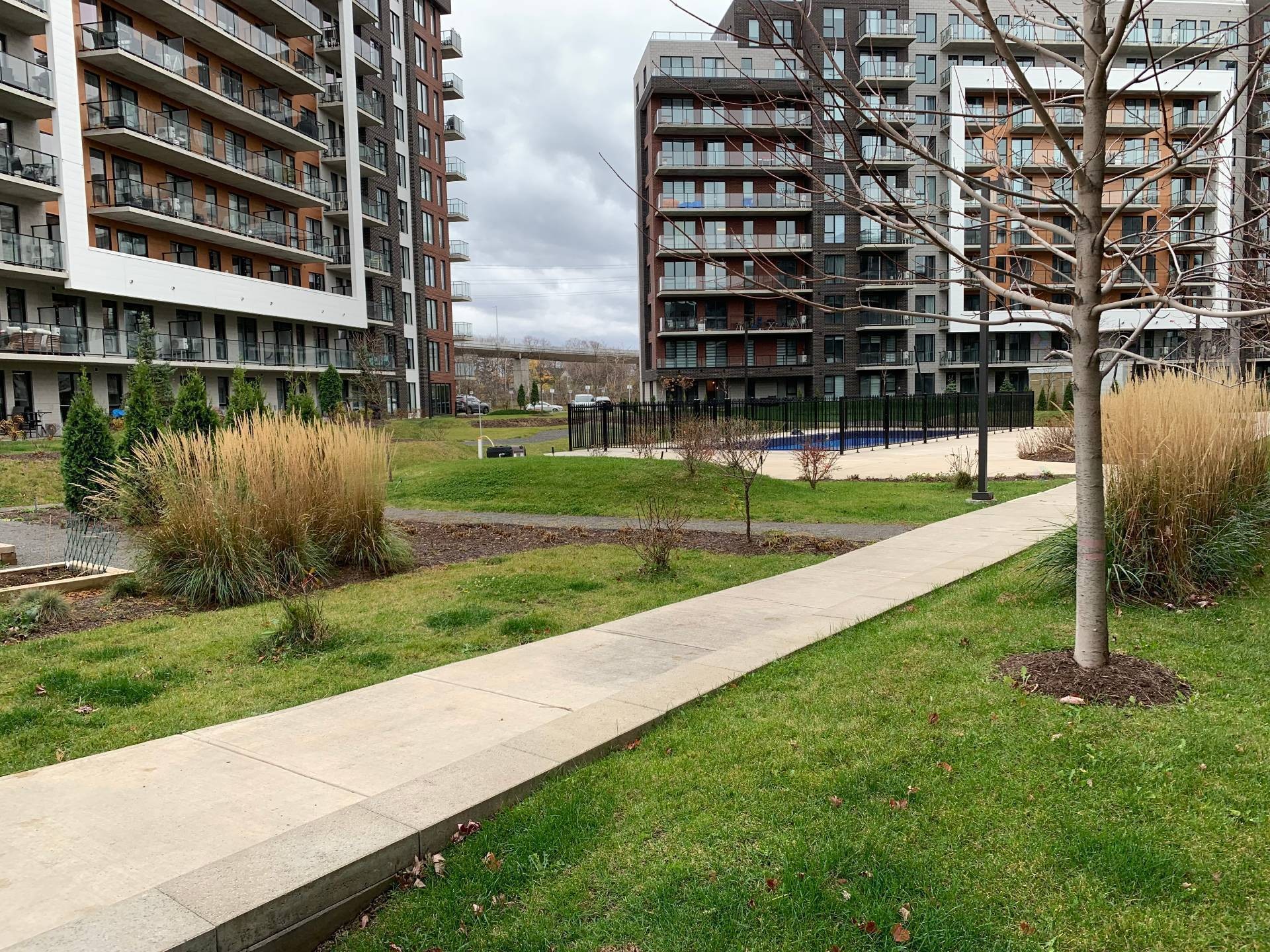 Back of Structure - 105-4 Av. Donegani, Pointe-Claire, QC - Outdoor With Facade