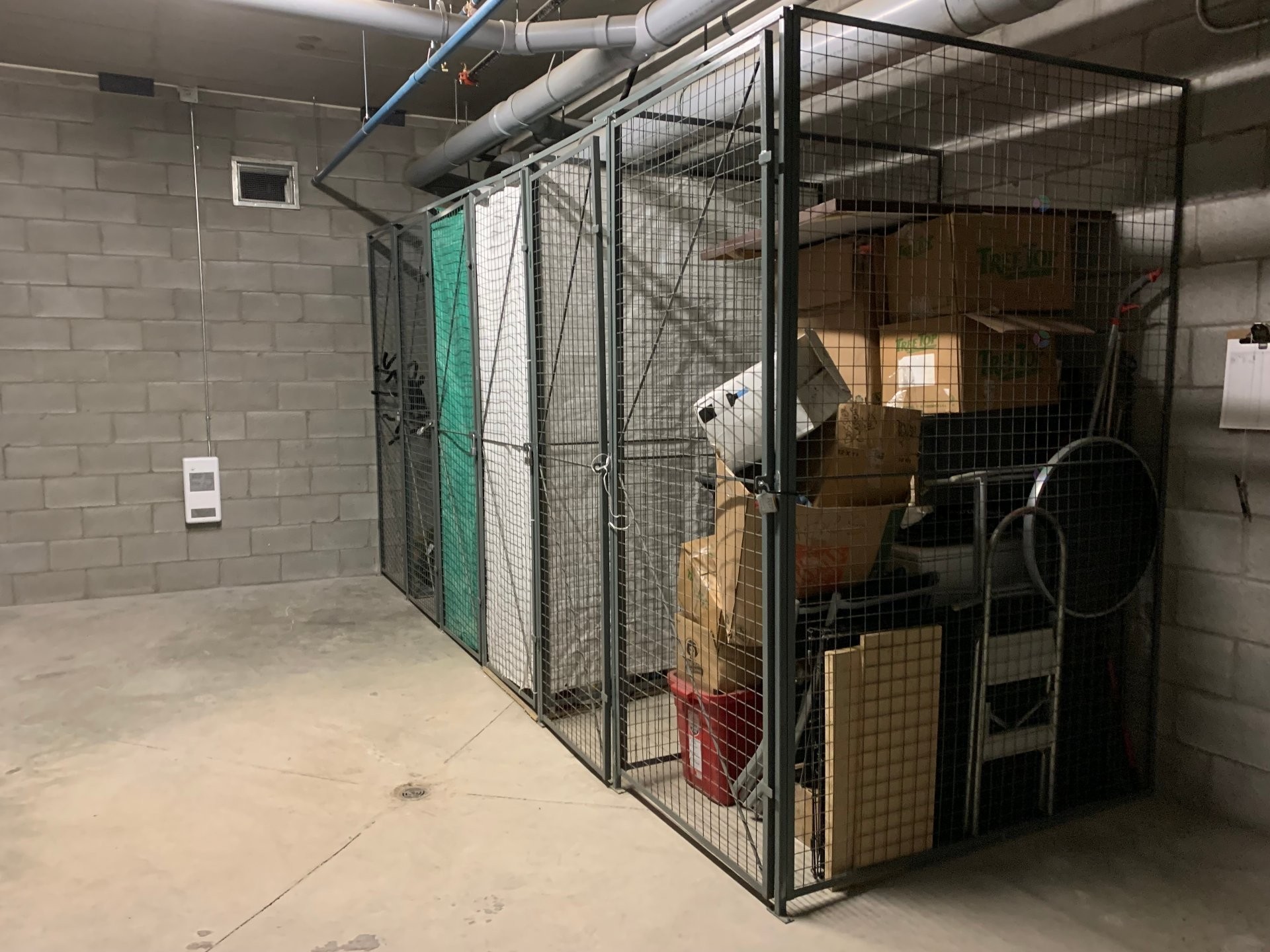 Storage - 105-4 Av. Donegani, Pointe-Claire, QC - Indoor