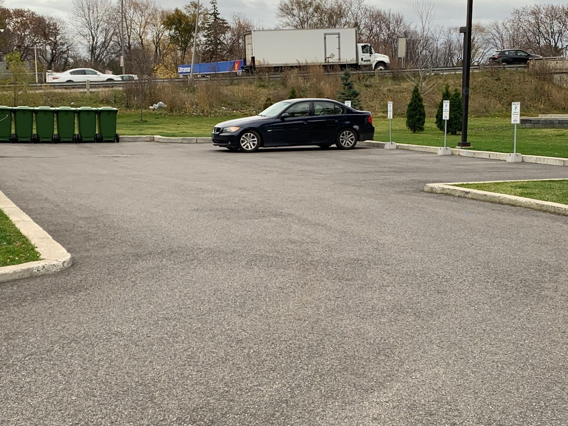 Parking - 105-4 Av. Donegani, Pointe-Claire, QC - Outdoor