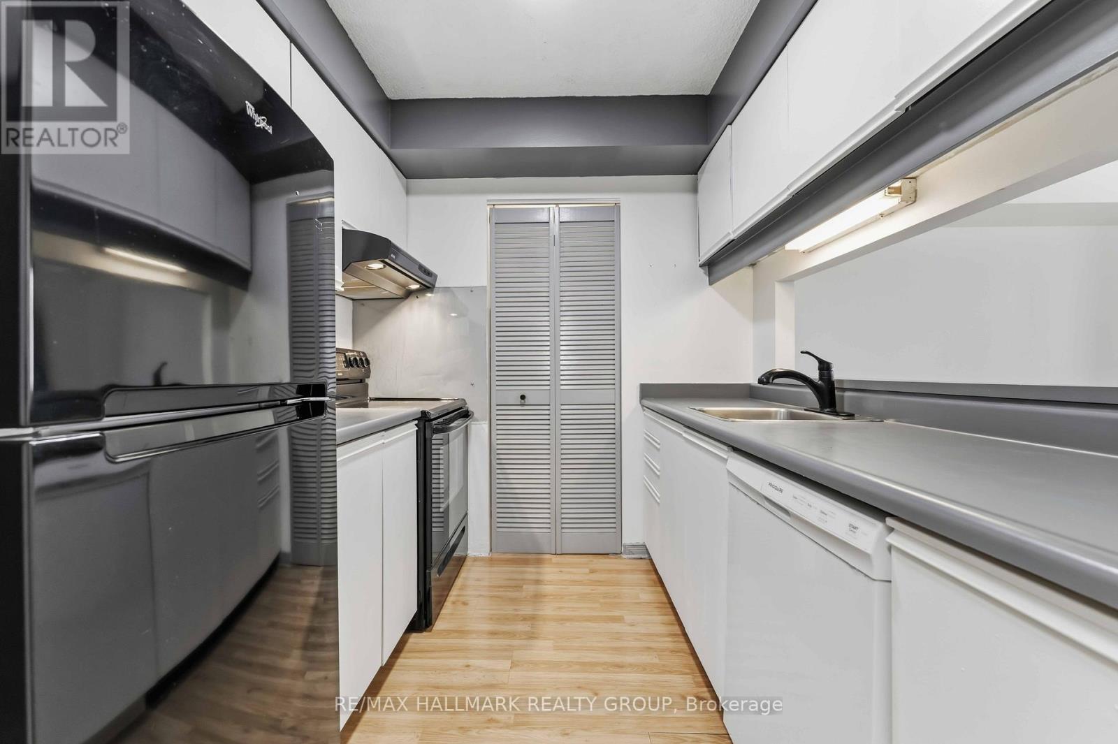 1602 - 199 Kent Street N, Ottawa, ON - Indoor Photo Showing Kitchen