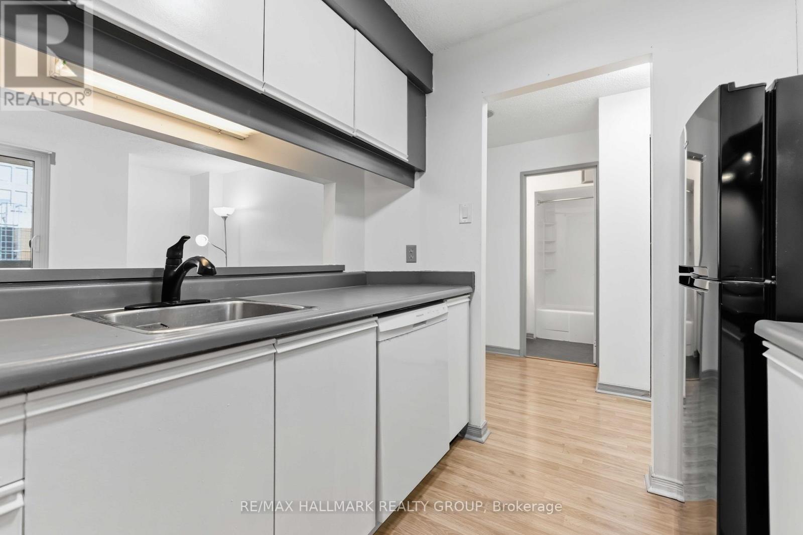 1602 - 199 Kent Street N, Ottawa, ON - Indoor Photo Showing Kitchen