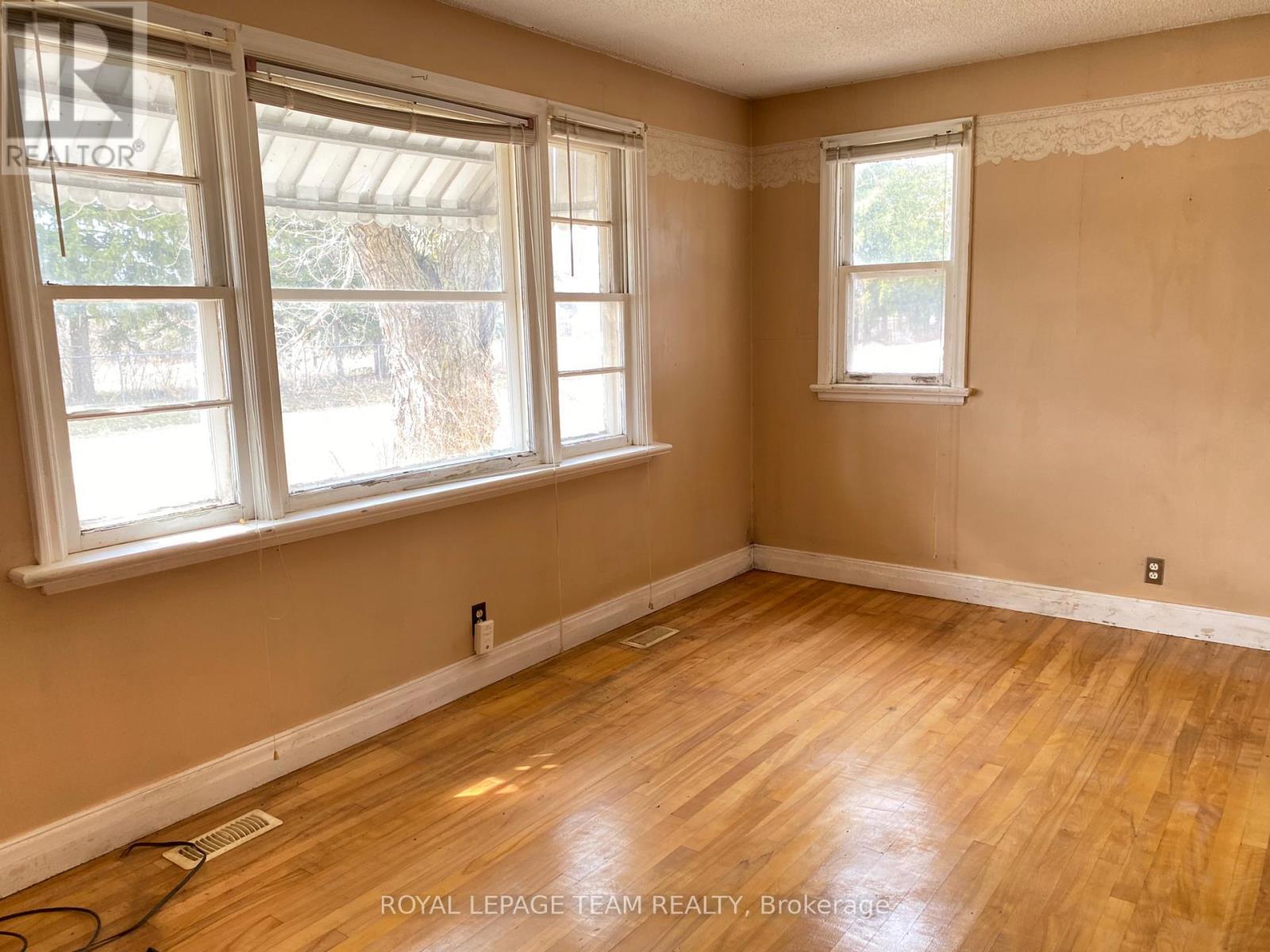 204 Baskin Drive E, Arnprior, ON - Indoor Photo Showing Other Room