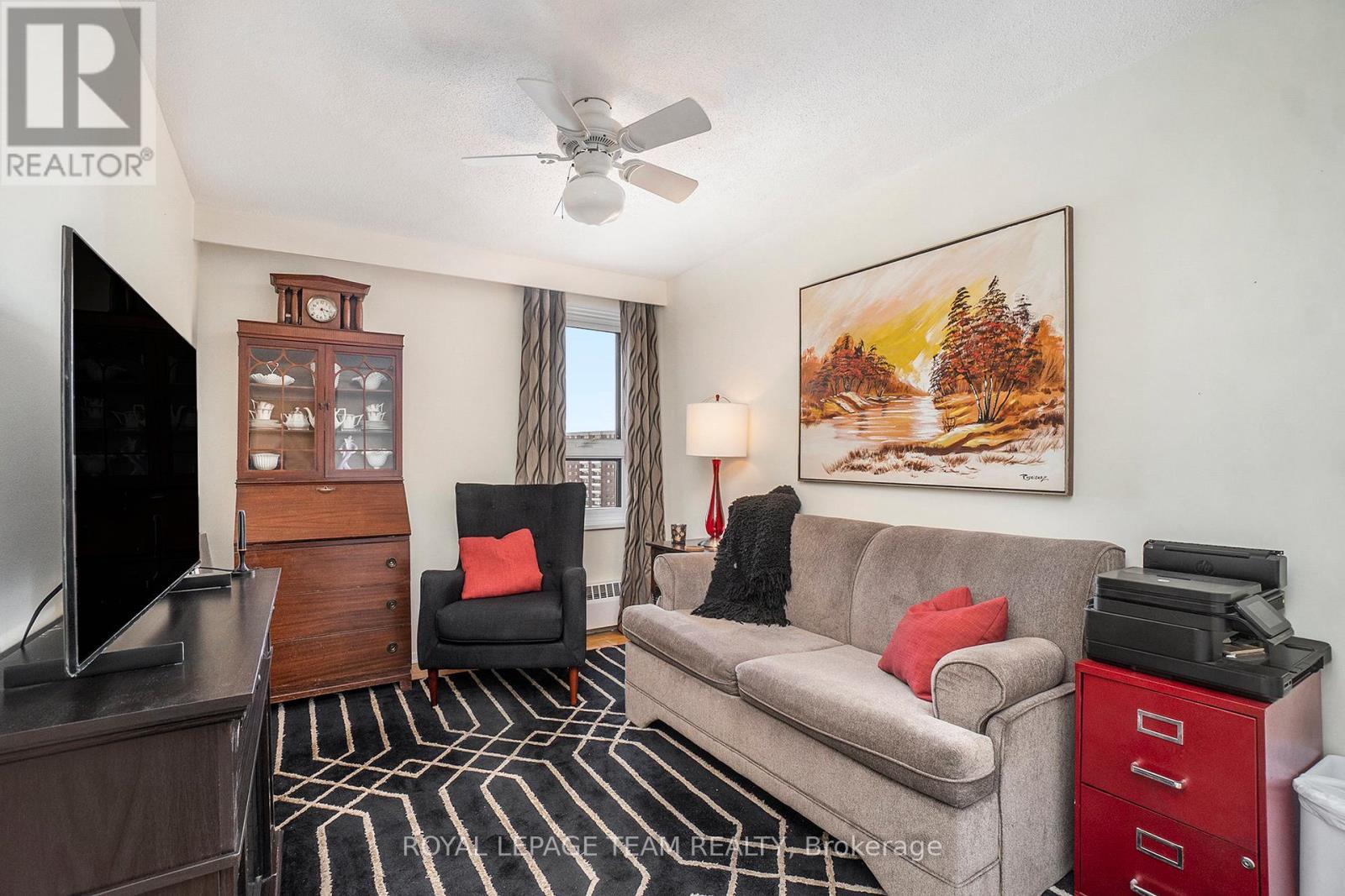 Bedroom/Den - 705 - 1356 Meadowlands Drive E, Ottawa, ON - Indoor Photo Showing Living Room