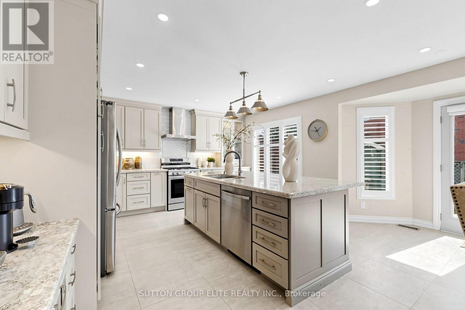 2768 Peacock Drive, Mississauga, ON - Indoor Photo Showing Kitchen