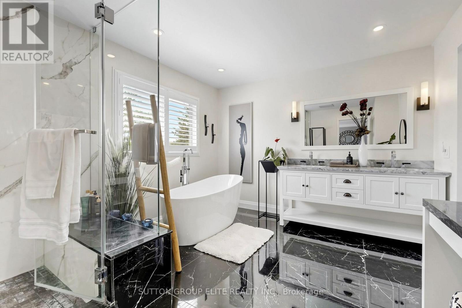 2768 Peacock Drive, Mississauga, ON - Indoor Photo Showing Bathroom
