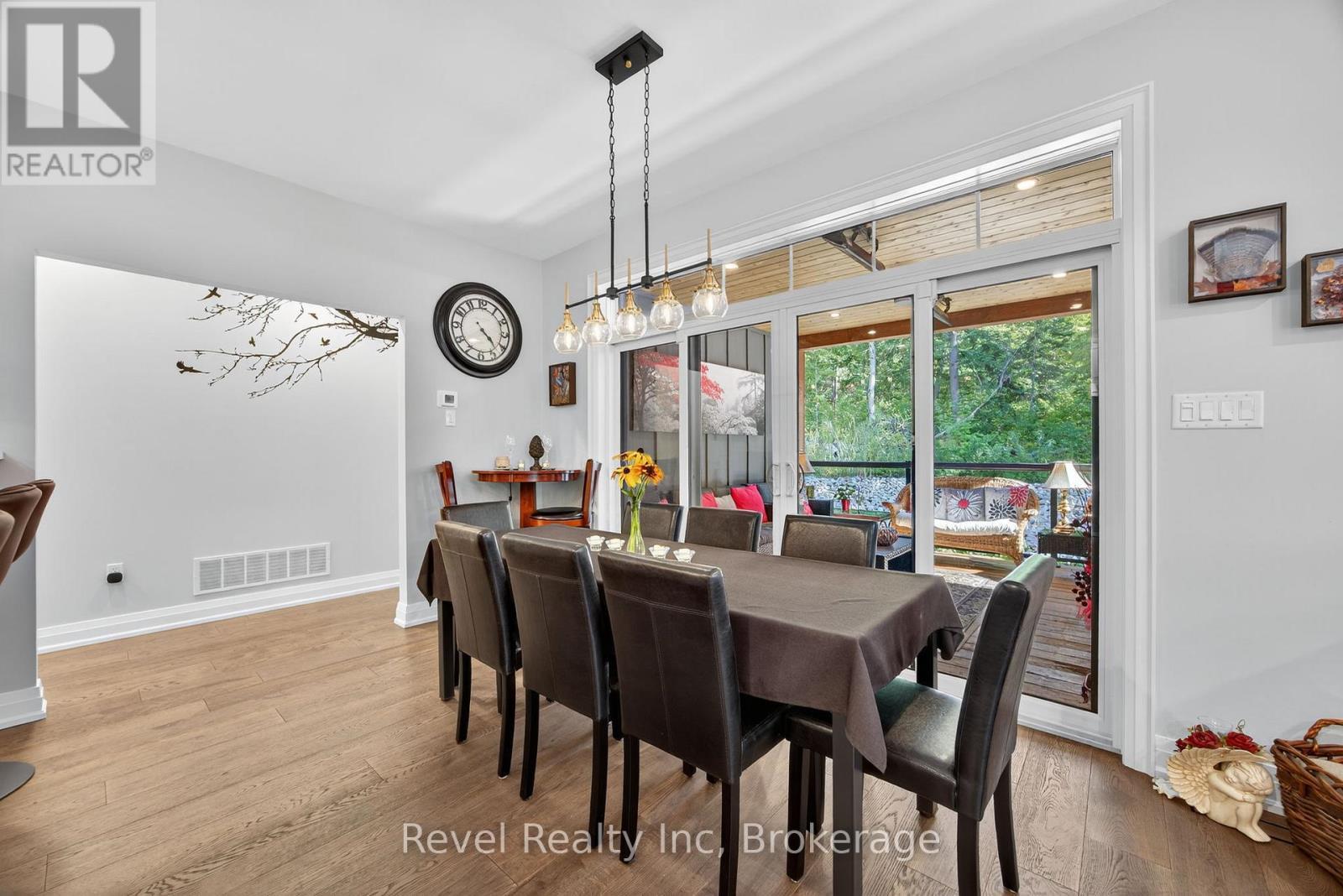 517 Silverbirch Drive, Tiny, ON - Indoor Photo Showing Dining Room