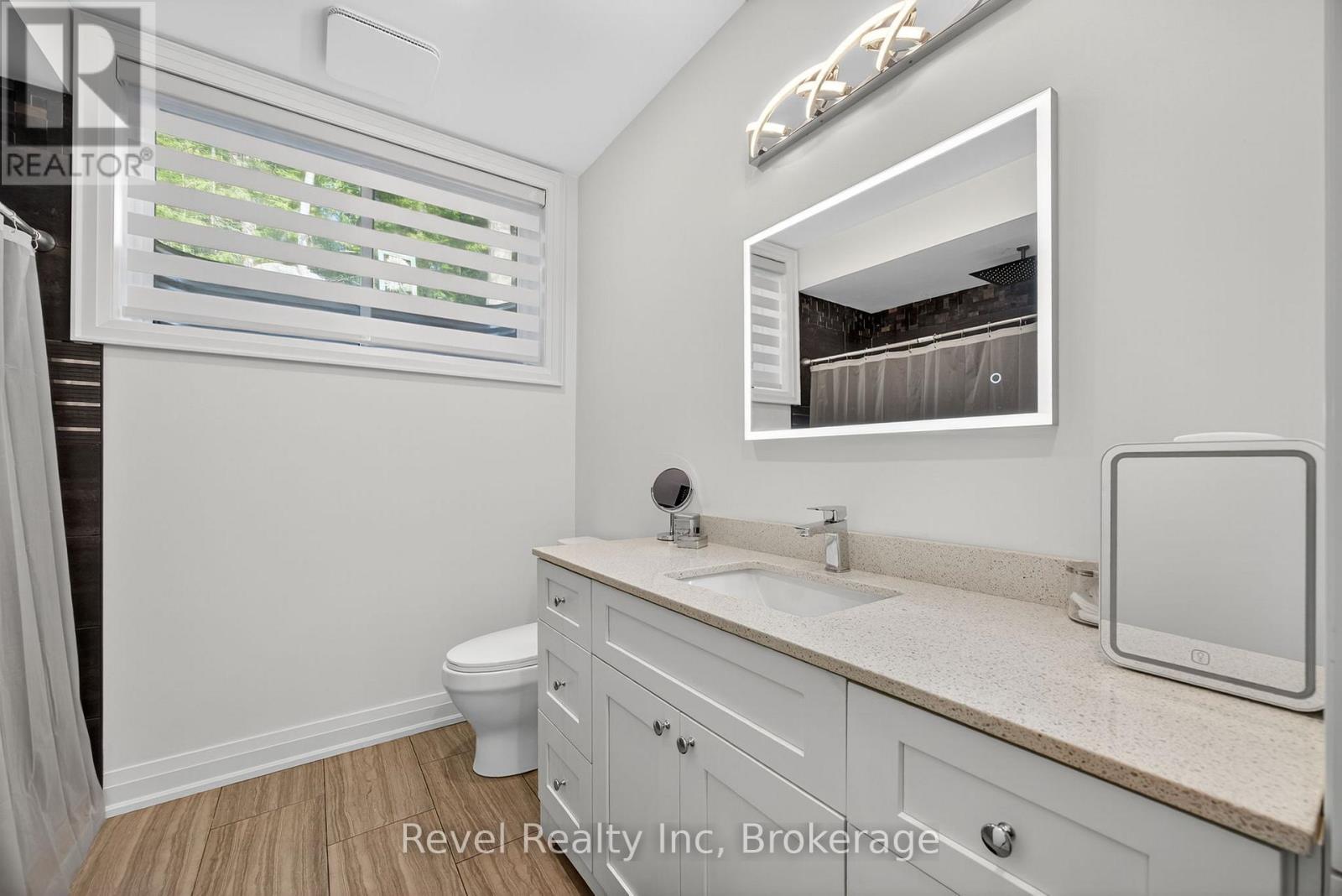 517 Silverbirch Drive, Tiny, ON - Indoor Photo Showing Bathroom