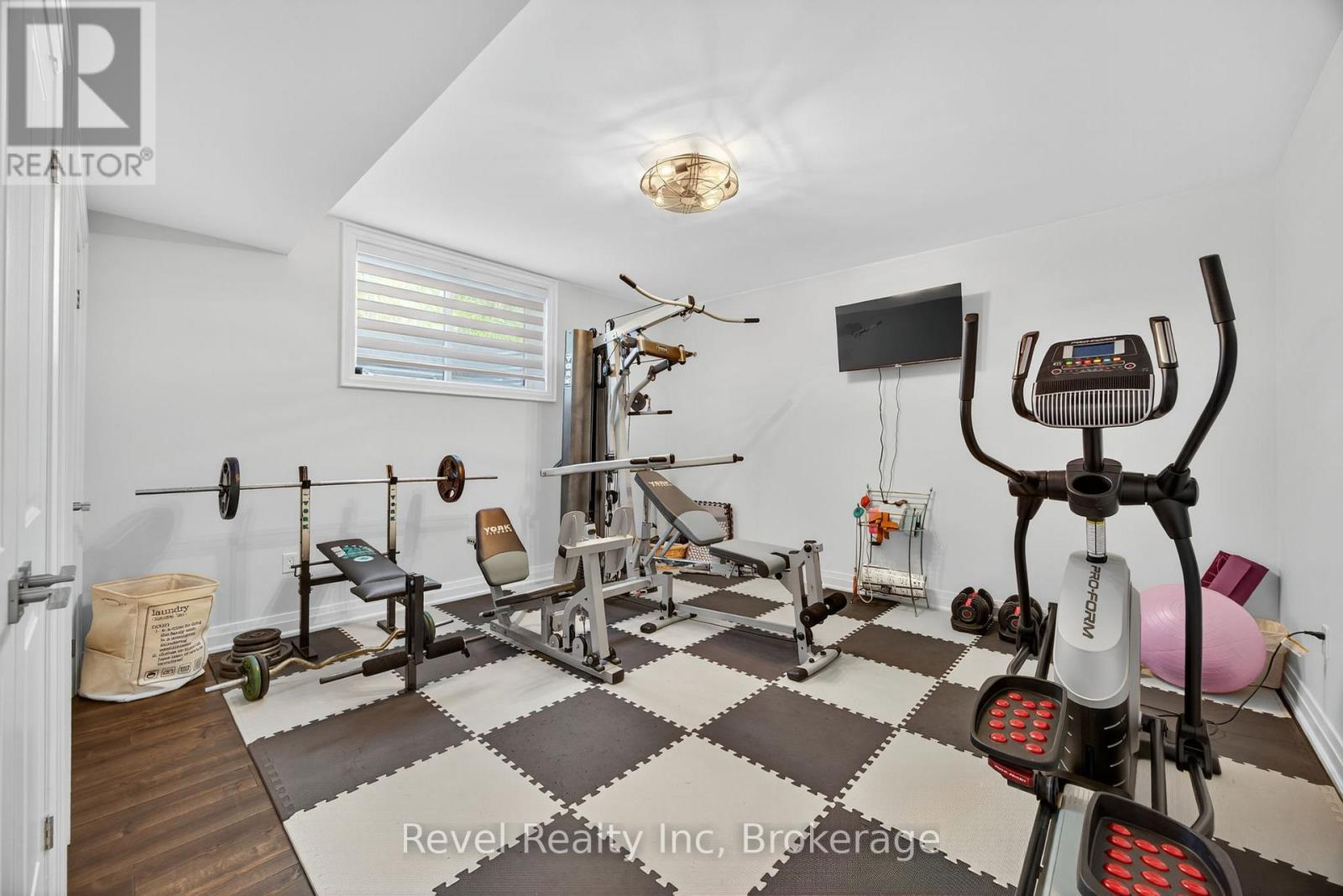 517 Silverbirch Drive, Tiny, ON - Indoor Photo Showing Gym Room
