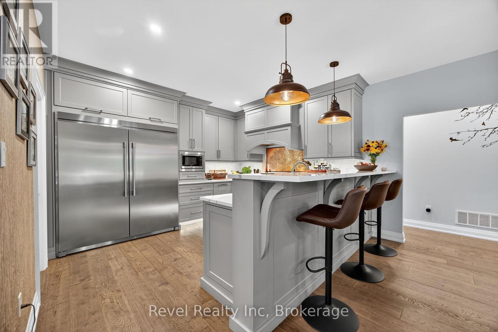 517 Silverbirch Drive, Tiny, ON - Indoor Photo Showing Kitchen With Upgraded Kitchen